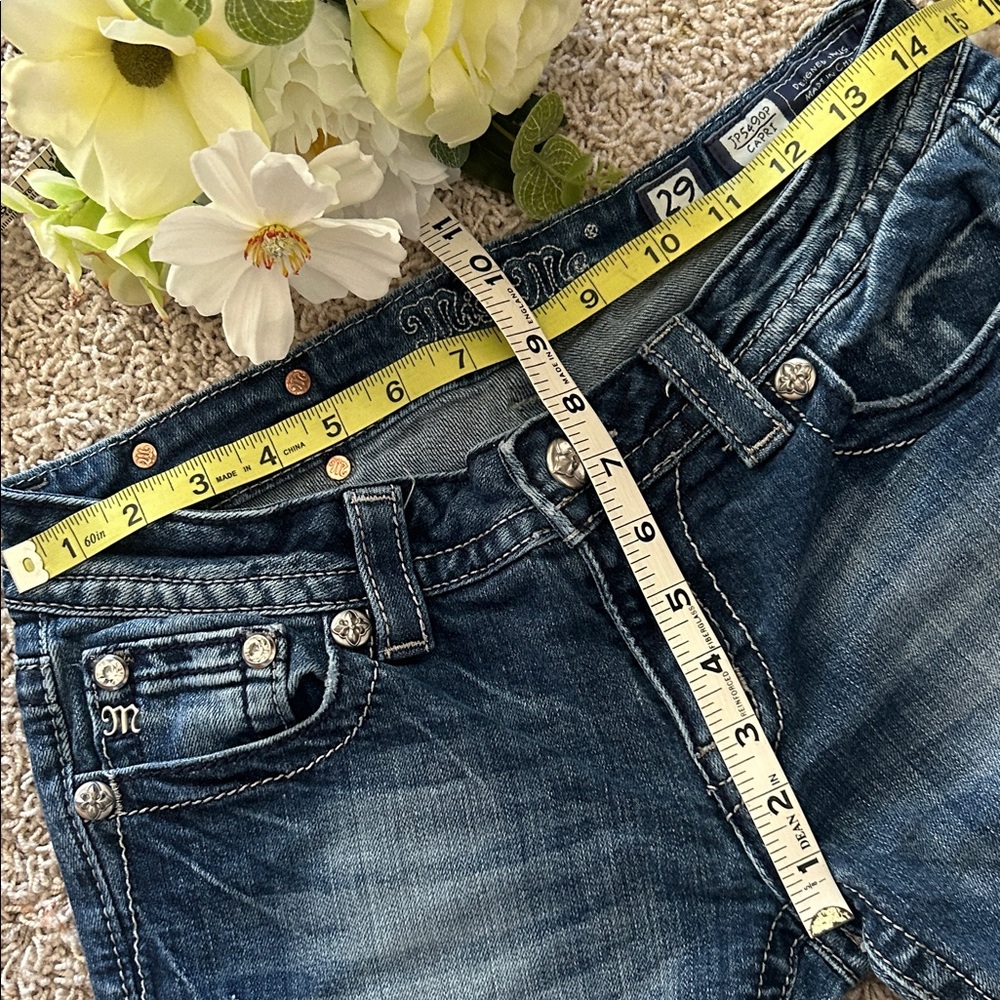 Miss Me⚜️Medium Blue Cropped Capri Jeans💙Cross Embellishment JP5490P Size 29 - Picture 13 of 14